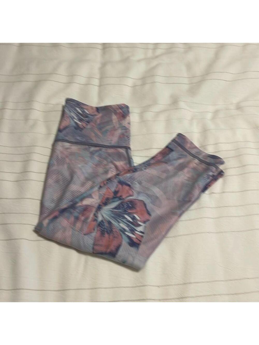 Peloton x WITH Floral High Waist Capri Leggings Women's Small - Picture 3 of 6